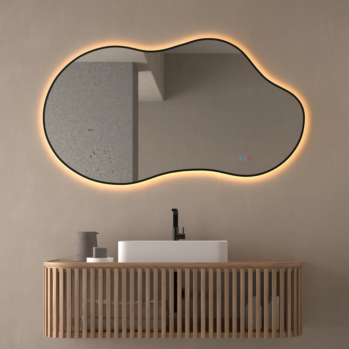 Espejo de baño asimétrico con luz LED retroiluminada